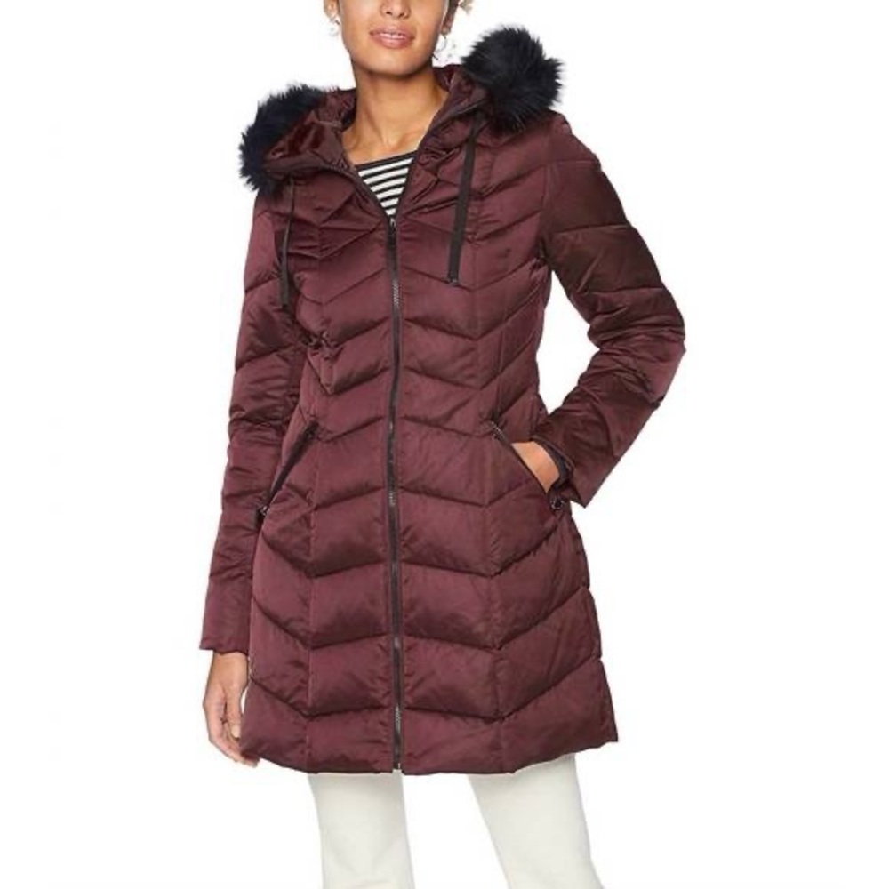 🌧️ Tahari Puffer coat